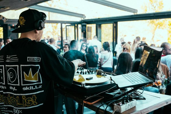 Quels sont les éléments clés pour une décoration de mariage réussie ?